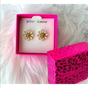 Betsey Johnson Daisy push back earrings
